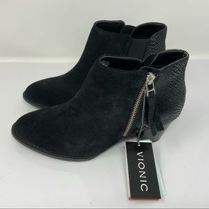 Vionic Anne Booties. Size 6.5. (NWT)